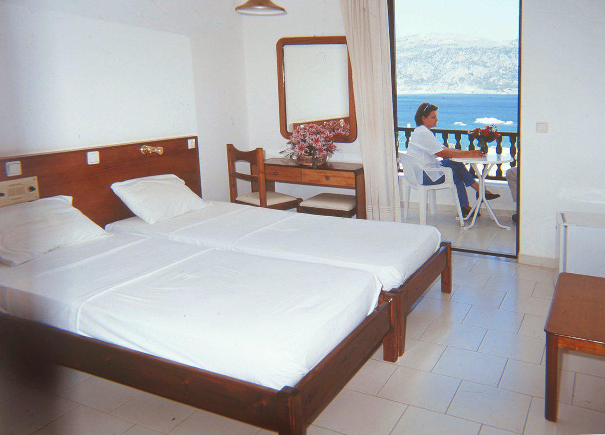 Iolkos Hotel Karpathos Exterior photo